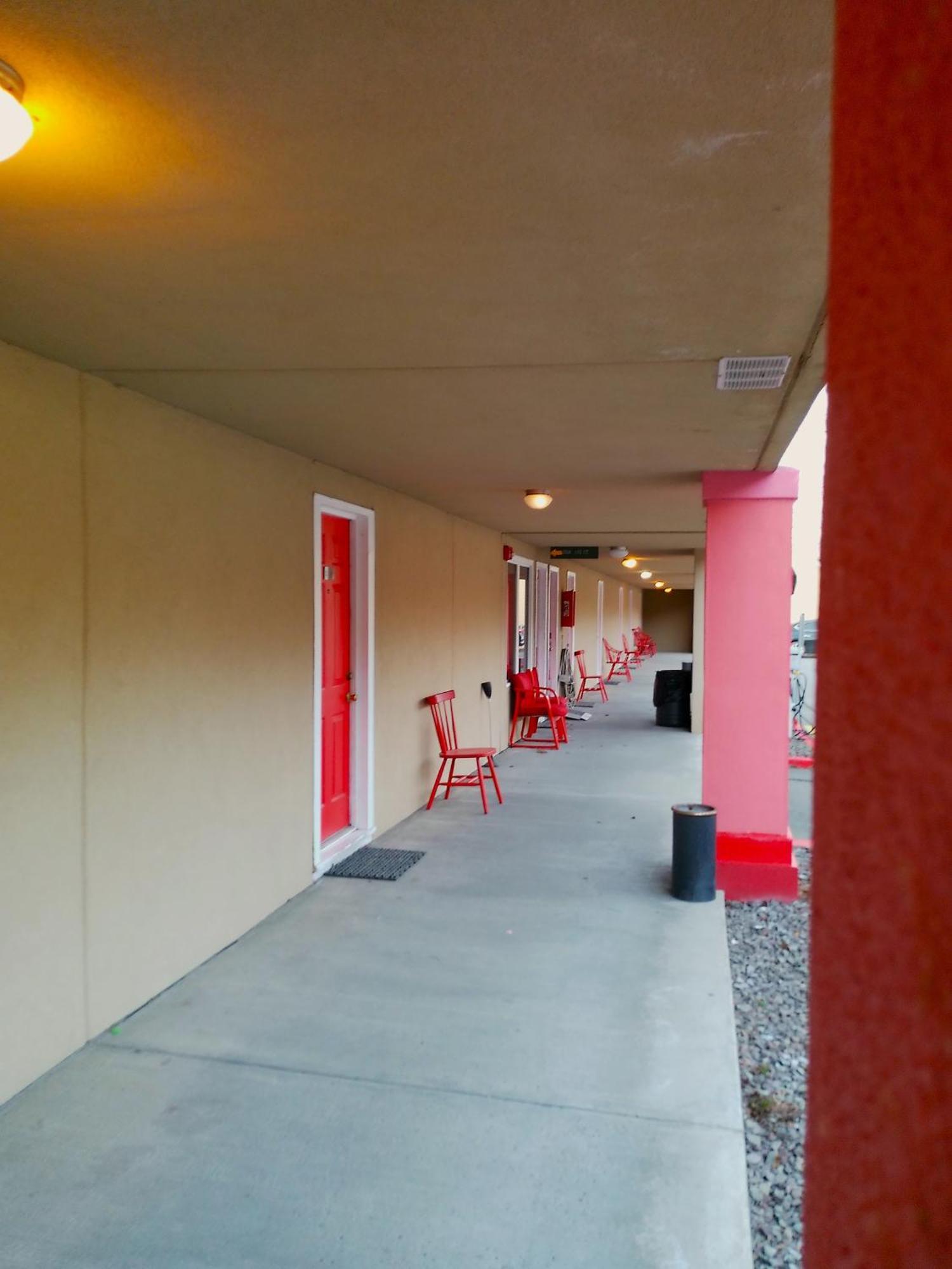 Buena Vista Inn Motel Delhi Exterior photo