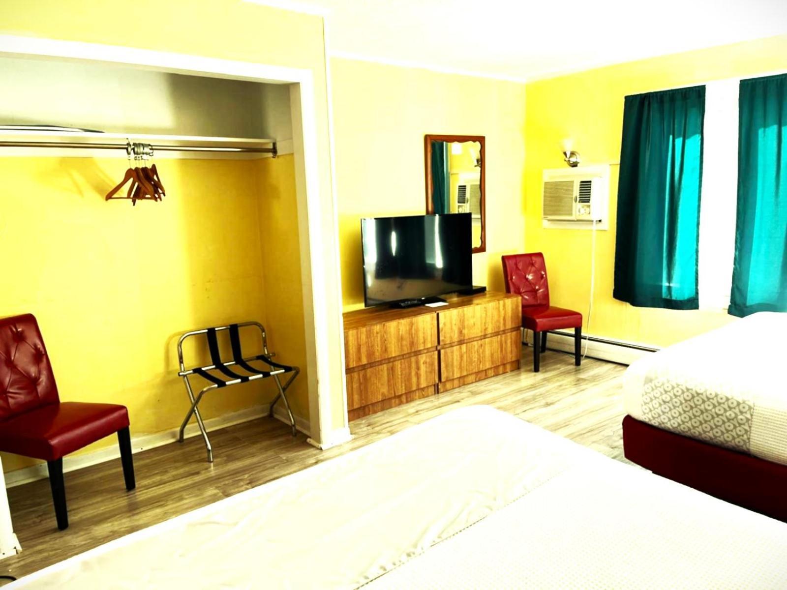 Buena Vista Inn Motel Delhi Exterior photo